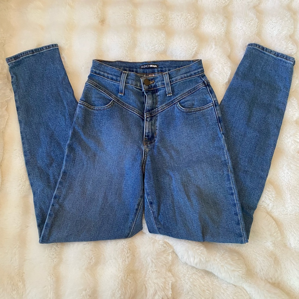Fashion Nova • Jeans